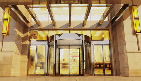 酒店大門(mén)設(shè)計(jì)為什么偏愛(ài)旋轉(zhuǎn)門(mén)？